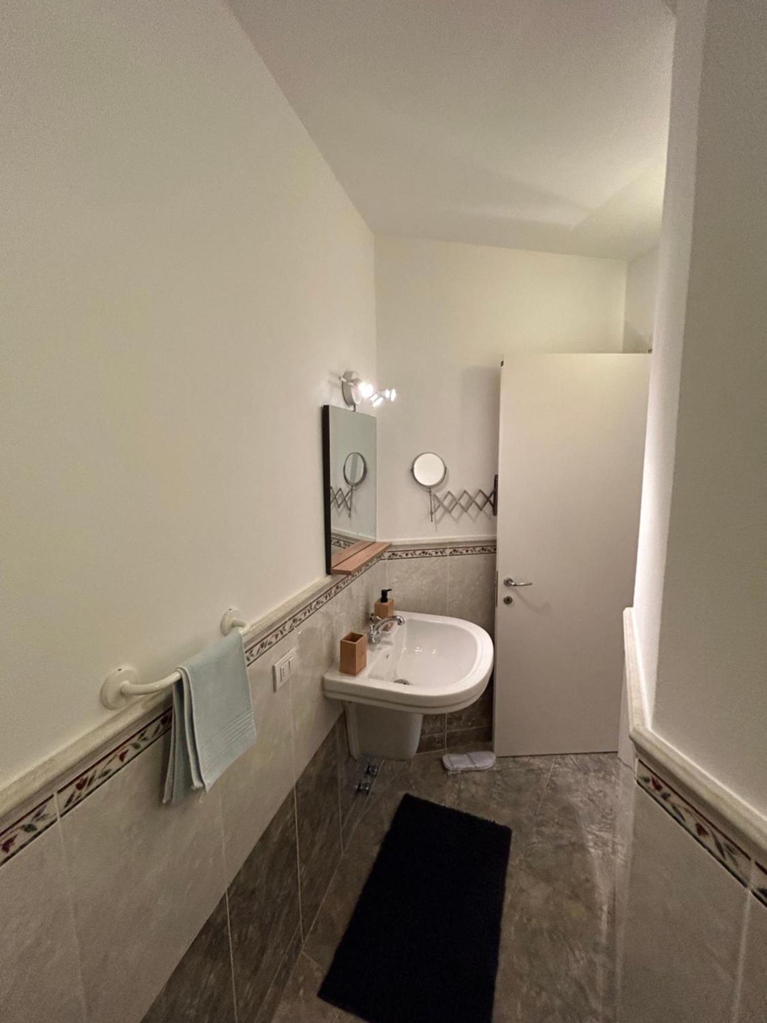 Housitaly Apartment Lecco