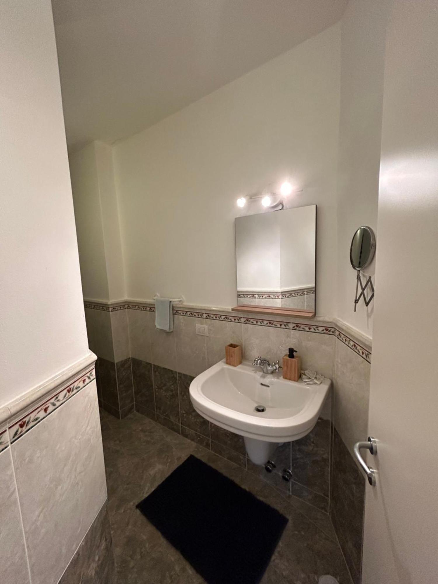 Housitaly Apartment Lecco